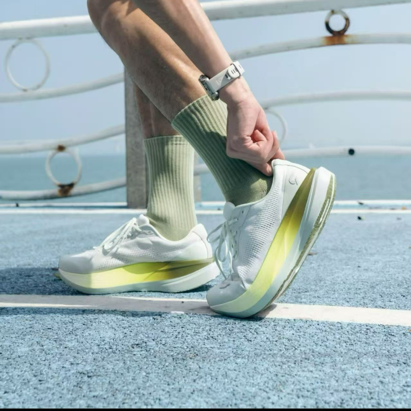 Professionele hardloopschoenen - Outdoor Sport Flooring recensie en prijs